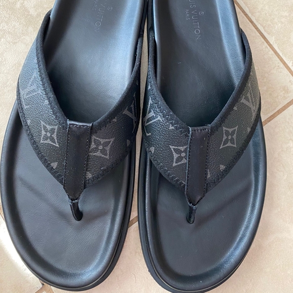 New Louis Vuitton slippers - Picture 1 of 4